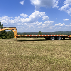 10-Ton Gooseneck Dovetail DG1030DE in Caterpillar Yellow