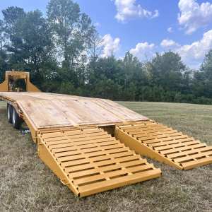 10-Ton Gooseneck Dovetail DG1030DE in Caterpillar Yellow